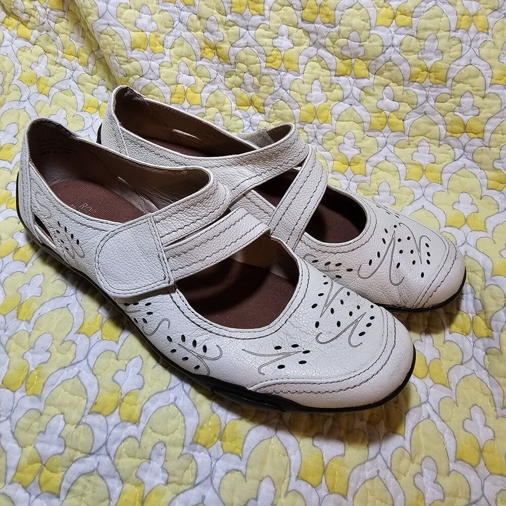 Ros Hommerson Dress Flat Shoe White Womans 8N Chelsea Leather Winter White